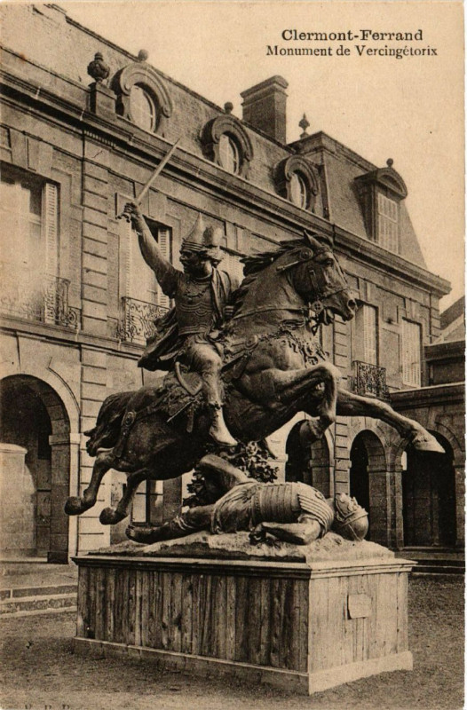 Carte postale ancienne Clermont-Ferrand Monument de Vercingetorix à Clermont-Ferrand