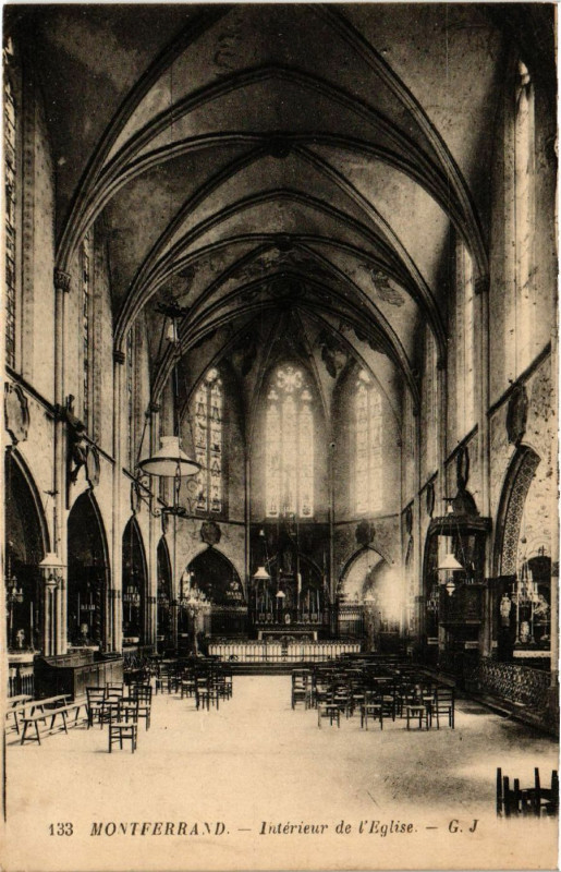 Carte postale ancienne Clermont-Ferrand Interieur de l'Eglise à Clermont-Ferrand