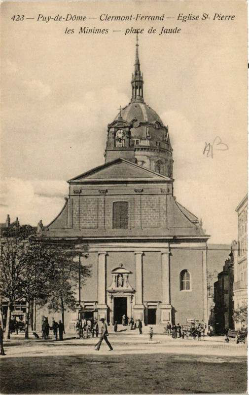 Carte postale ancienne Clermont-Ferrand Eglise St-Pierre les Minimes. Place de Jaude à Clermont-Ferrand