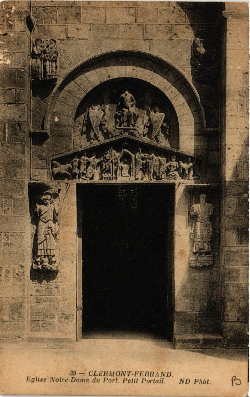 Carte postale ancienne Clermont-Ferrand Eglise N.-D. du Port Petit Portail à Clermont-Ferrand