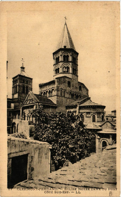 Carte postale ancienne Clermont-Ferrand Eglise N.-D. du Port Cote sud-est à Clermont-Ferrand