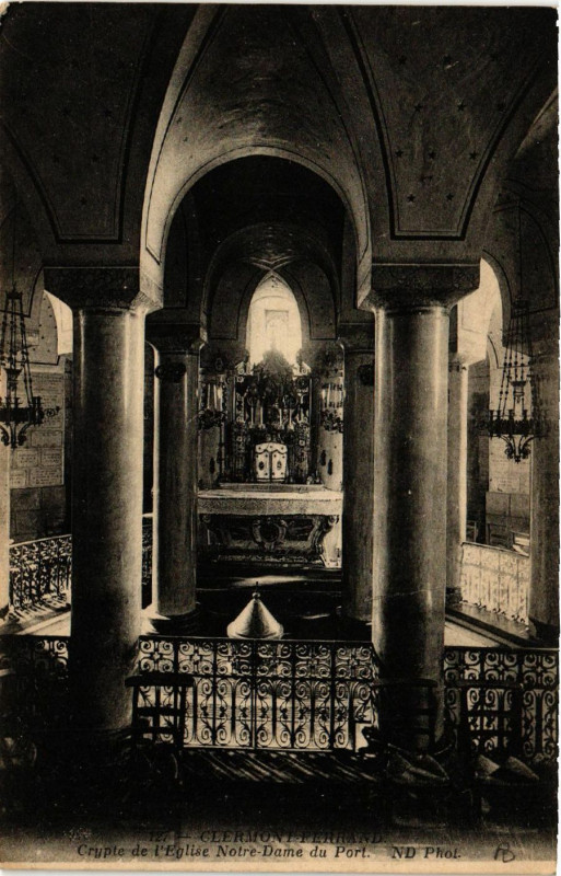 Carte postale ancienne Clermont-Ferrand Crypte de l'Eglise N.D. du Port à Clermont-Ferrand