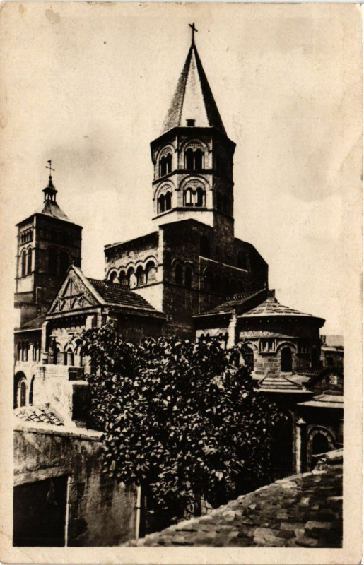 Carte postale ancienne Clermont-Ferrand N.-D. du Port à Clermont-Ferrand