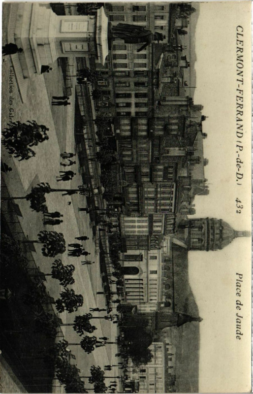 Carte postale ancienne Clermont-Ferrand Place de Jaude à Clermont-Ferrand