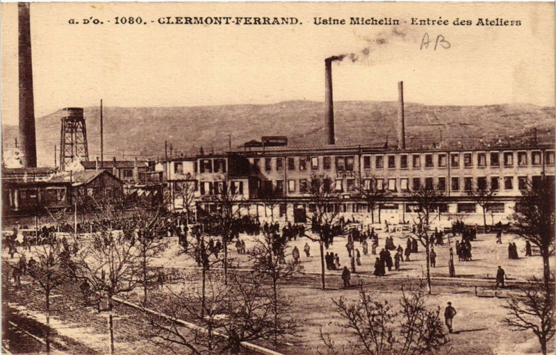 Carte postale ancienne Clermont-Ferrand Usine Michelin Entrée des Ateliers à Clermont-Ferrand