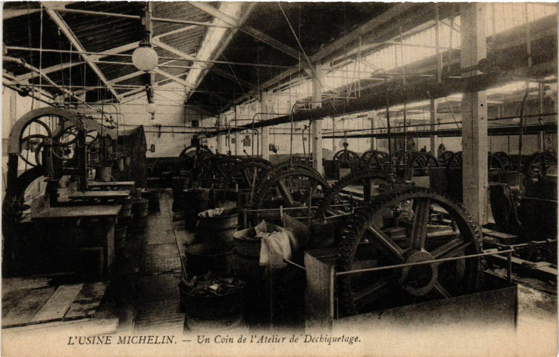 Carte postale ancienne Clermont-Ferrand Usine Michelin Un coin de lAtelier de Dechiquetage à Clermont-Ferrand