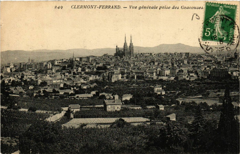 Carte postale ancienne Clermont-Ferrand Vue générale prise des Bravouses à Clermont-Ferrand