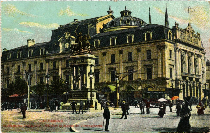 Carte postale ancienne Clermont-Ferrand Theatre et Statue de Vercingetorix à Clermont-Ferrand