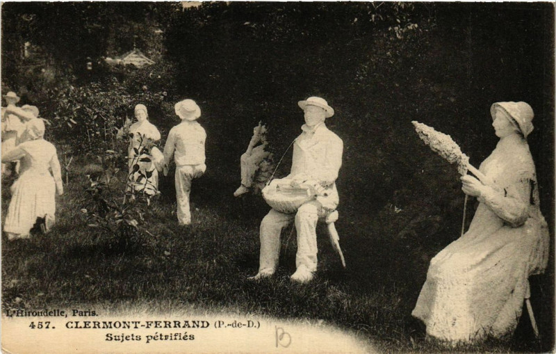 Carte postale ancienne Clermont-Ferrand Sujets petrifies à Clermont-Ferrand