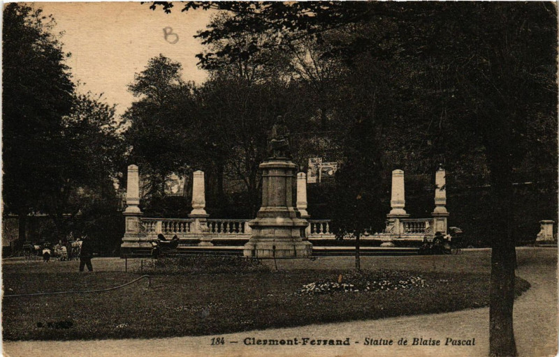 Carte postale ancienne Clermont-Ferrand Statue de Blaise-Pascal à Clermont-Ferrand