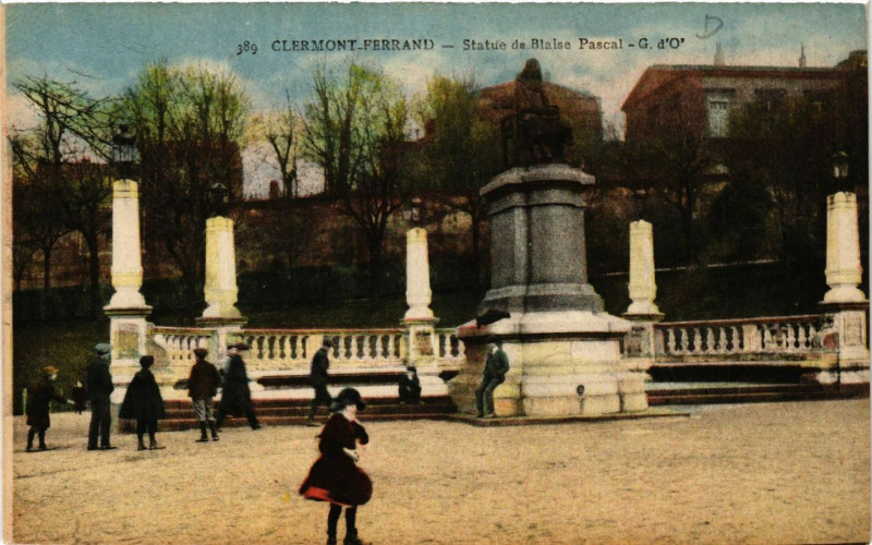 Carte postale ancienne Clermont-Ferrand Statue de Blaise-Pascal à Clermont-Ferrand