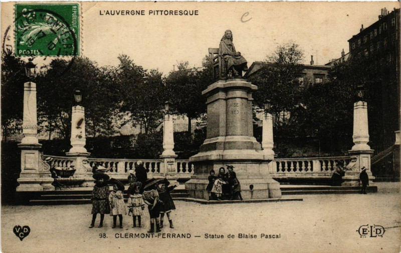 Carte postale ancienne Clermont-Ferrand Statue de Blaise-Pascal à Clermont-Ferrand