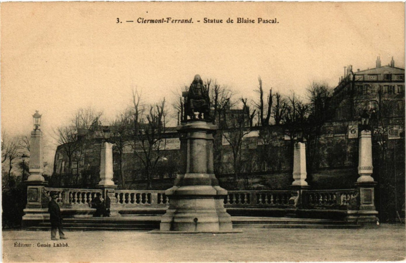 Carte postale ancienne Clermont-Ferrand Statue de Blaise-Pascal à Clermont-Ferrand