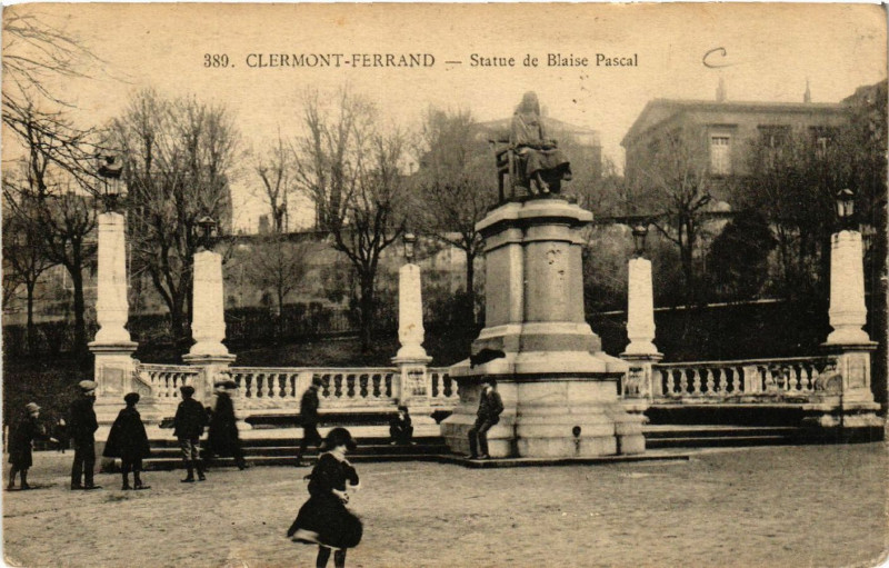 Carte postale ancienne Clermont-Ferrand Statue de Blaise-Pascal à Clermont-Ferrand