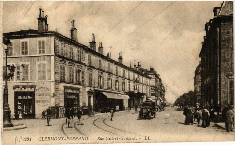 Carte postale ancienne Clermont-Ferrand Rue Gilbert-Gaillard à Clermont-Ferrand
