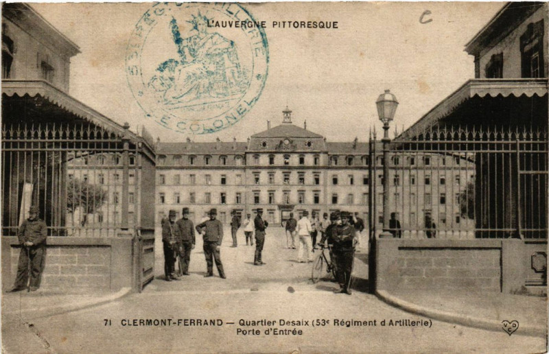 Carte postale ancienne Clermont-Ferrand Quartier Desaix Porte d'Entrée à Clermont-Ferrand