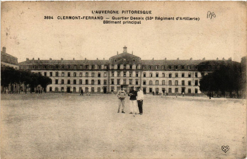 Carte postale ancienne Clermont-Ferrand Quartier Desaix Batiment principal à Clermont-Ferrand