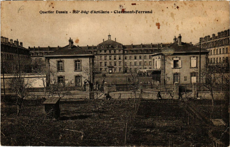 Carte postale ancienne Clermont-Ferrand Quartier Desaix 353e Reg d'Artillerie à Clermont-Ferrand