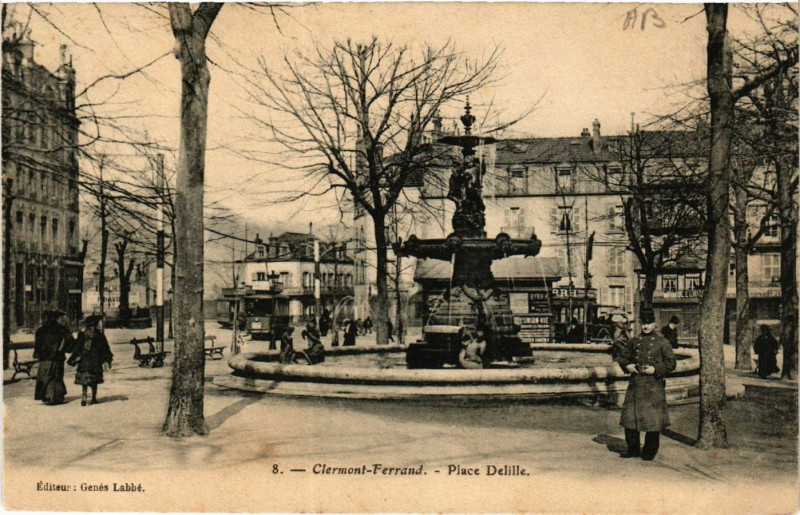 Carte postale ancienne Clermont-Ferrand Place Delille à Clermont-Ferrand