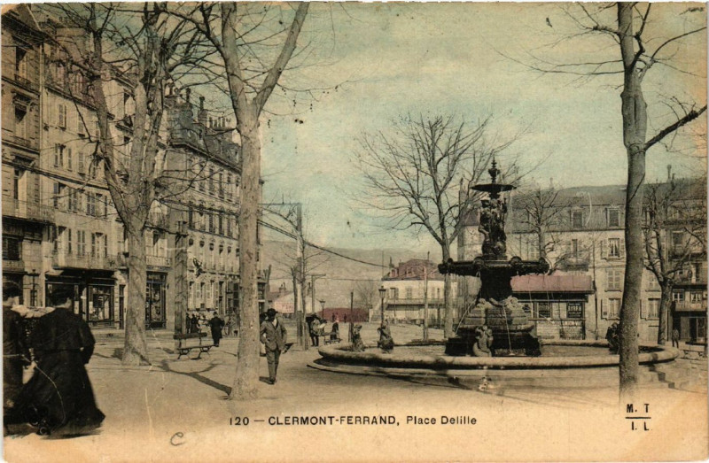 Carte postale ancienne Clermont-Ferrand Place Dedille à Clermont-Ferrand