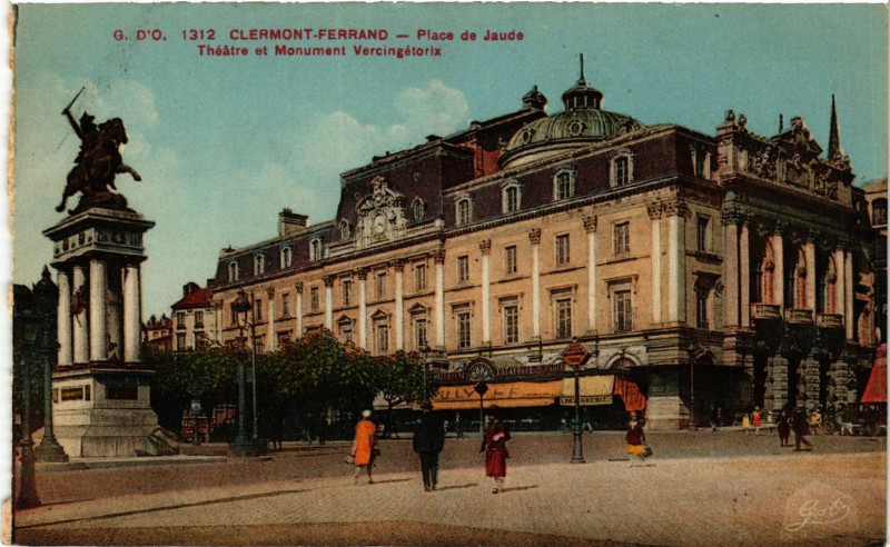 Carte postale ancienne Clermont-Ferrand Place de Jaude Theatre et Monument Vercingetorix à Clermont-Ferrand
