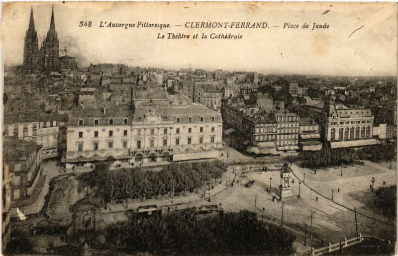 Carte postale ancienne Clermont-Ferrand Place de Jaude Le Theatre et la Cathedrale à Clermont-Ferrand