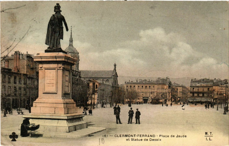 Carte postale ancienne Clermont-Ferrand Place de Jaude et Statue de Desaix à Clermont-Ferrand