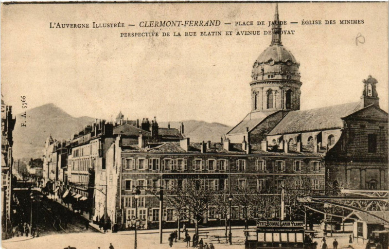 Carte postale ancienne Clermont-Ferrand Place de Jaude Eglise des Minimes à Clermont-Ferrand