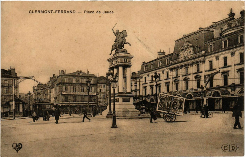 Carte postale ancienne Clermont-Ferrand Place de Jaude à Clermont-Ferrand