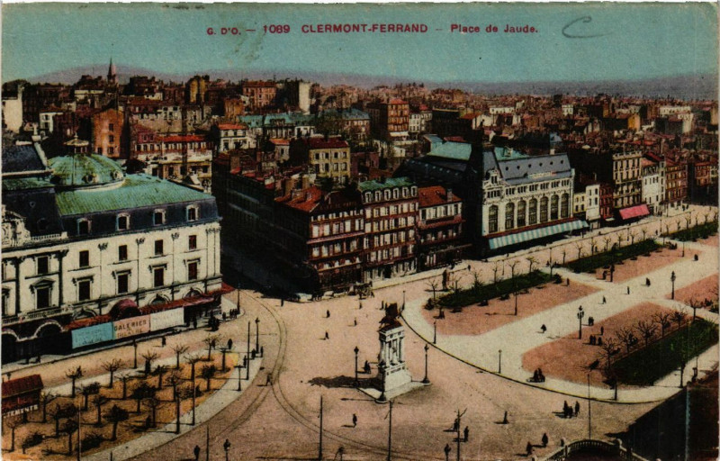 Carte postale ancienne Clermont-Ferrand Place de Jaude à Clermont-Ferrand