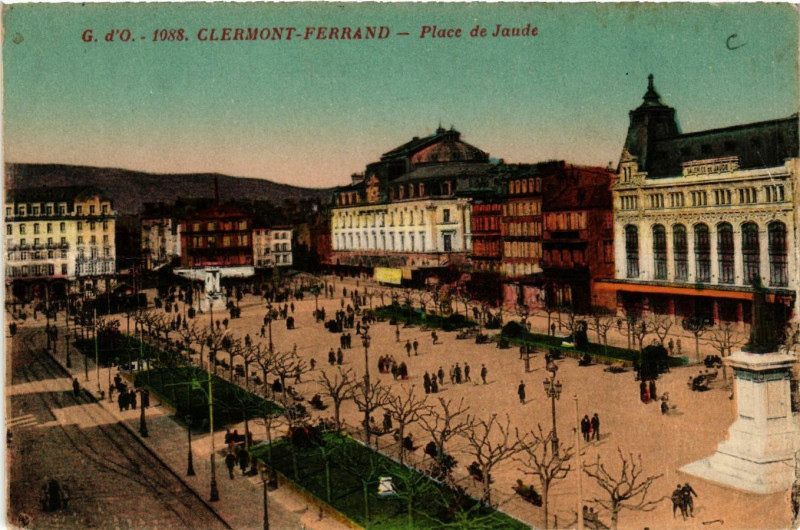 Carte postale ancienne Clermont-Ferrand Place de Jaude à Clermont-Ferrand