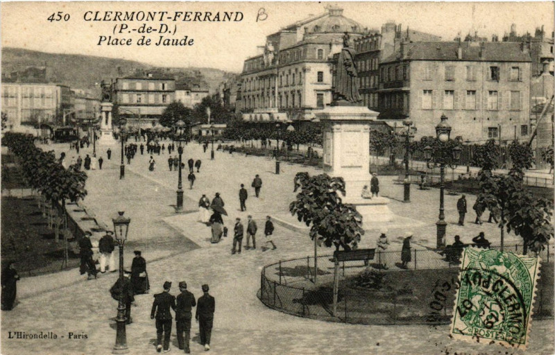 Carte postale ancienne Clermont-Ferrand Place de Jaude à Clermont-Ferrand