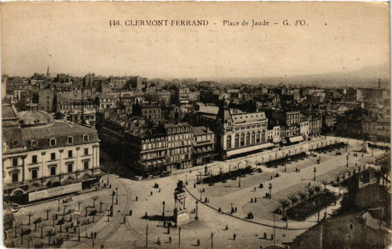 Carte postale ancienne Clermont-Ferrand Place de Jaude à Clermont-Ferrand
