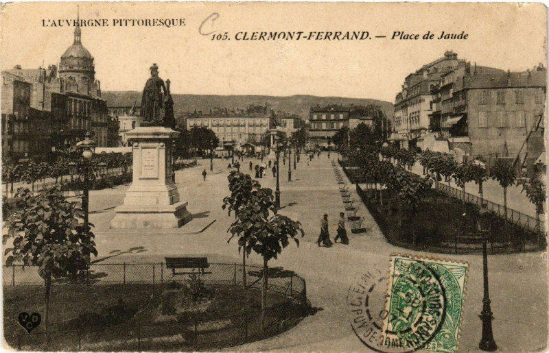 Carte postale ancienne Clermont-Ferrand Place de Jaude à Clermont-Ferrand