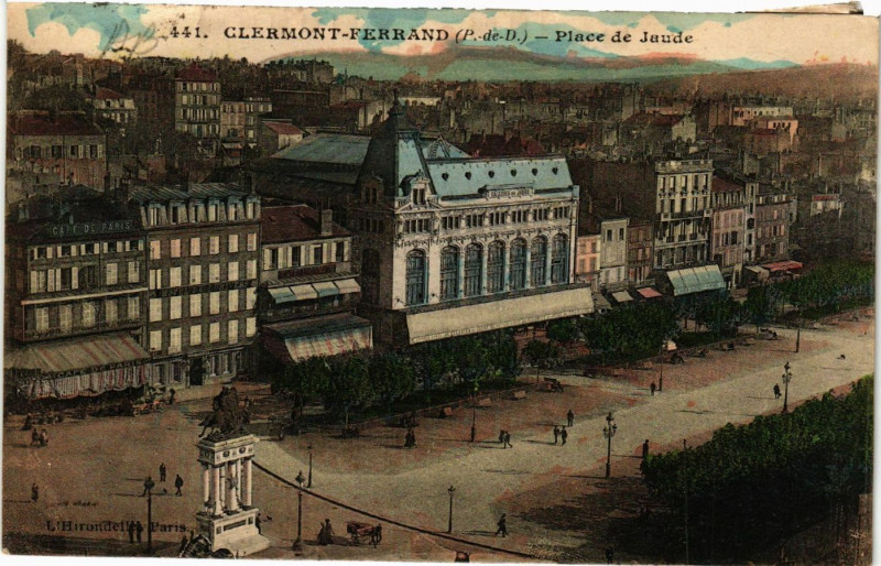 Carte postale ancienne Clermont-Ferrand Place de Jaude à Clermont-Ferrand