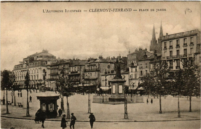 Carte postale ancienne Clermont-Ferrand Place de Jaude à Clermont-Ferrand