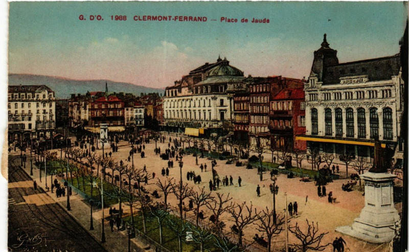 Carte postale ancienne Clermont-Ferrand Place de Jaude à Clermont-Ferrand