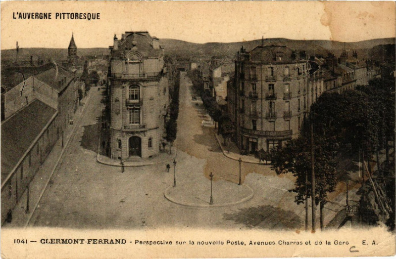 Carte postale ancienne Clermont-Ferrand Perspective sur la nouvelle Poste avenues à Clermont-Ferrand