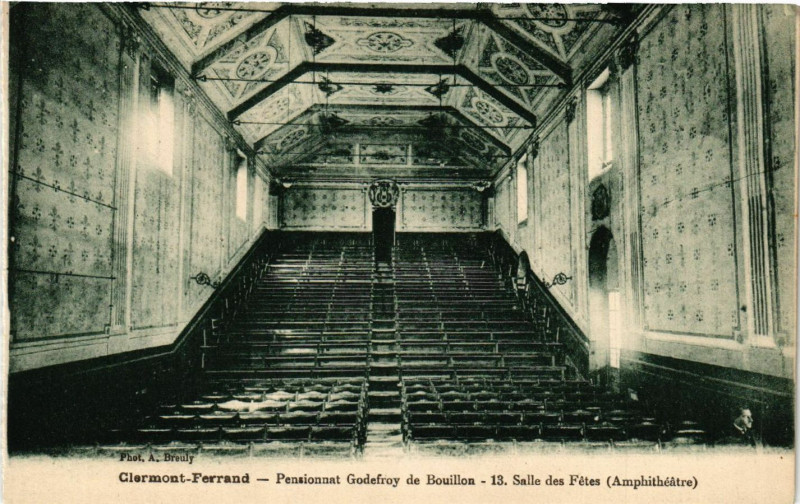 Carte postale ancienne Clermont-Ferrand Pensionnat Godefroy de Bouillon Salle des Fetes à Clermont-Ferrand