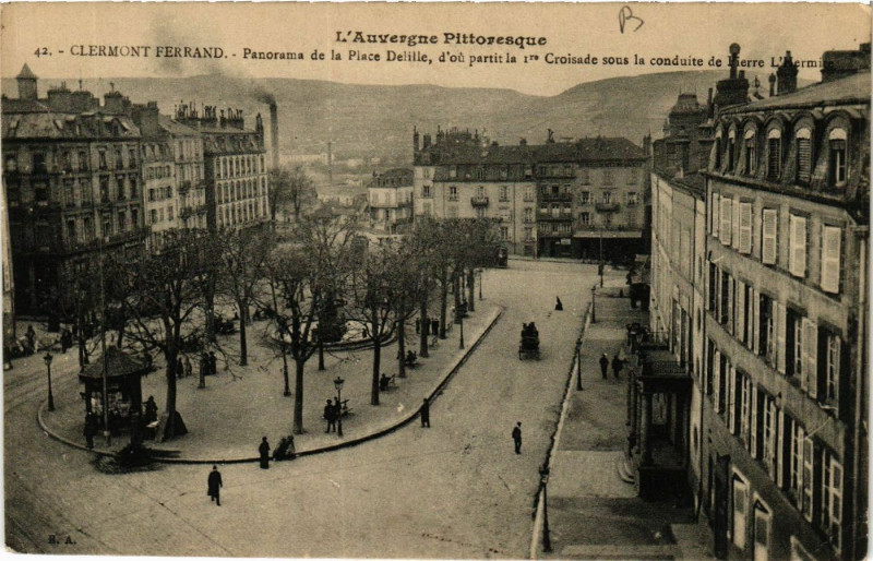 Carte postale ancienne Clermont-Ferrand Panorama de la Place Delille à Clermont-Ferrand