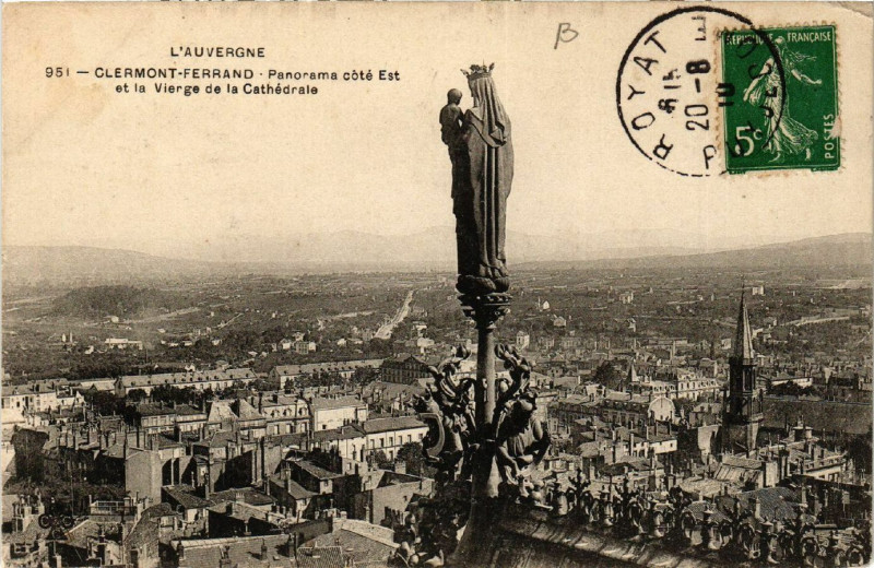 Carte postale ancienne Clermont-Ferrand Panorama cote Est et la Vierge de la Cathedrale à Clermont-Ferrand