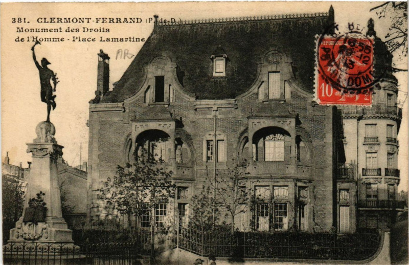 Carte postale ancienne Clermont-Ferrand Monument des Droits de l'Homme Place Lamartine à Clermont-Ferrand