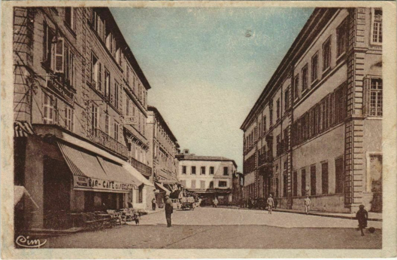Carte postale ancienne Carpentras Place du Palais à Carpentras