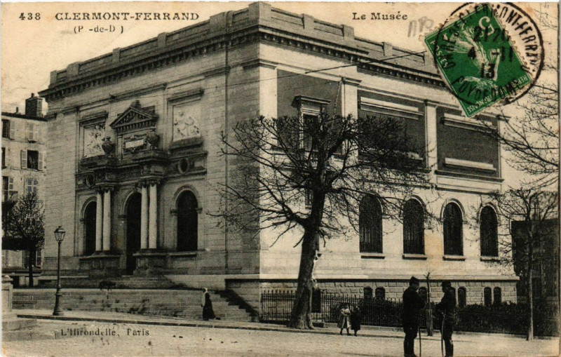 Carte postale ancienne Clermont-Ferrand Le Musée à Clermont-Ferrand