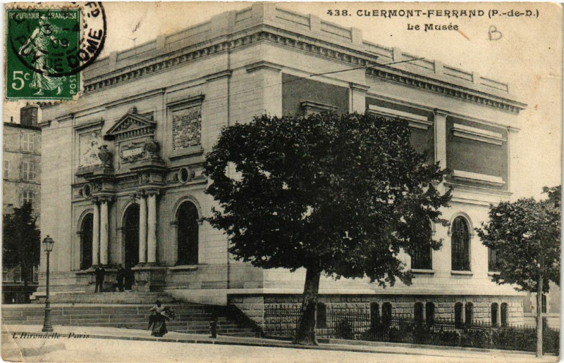 Carte postale ancienne Clermont-Ferrand Le Musée à Clermont-Ferrand