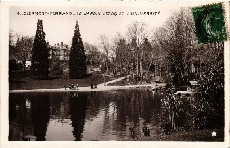 Carte postale ancienne Clermont-Ferrand Le Jardin Lecoq et l'Universite à Clermont-Ferrand