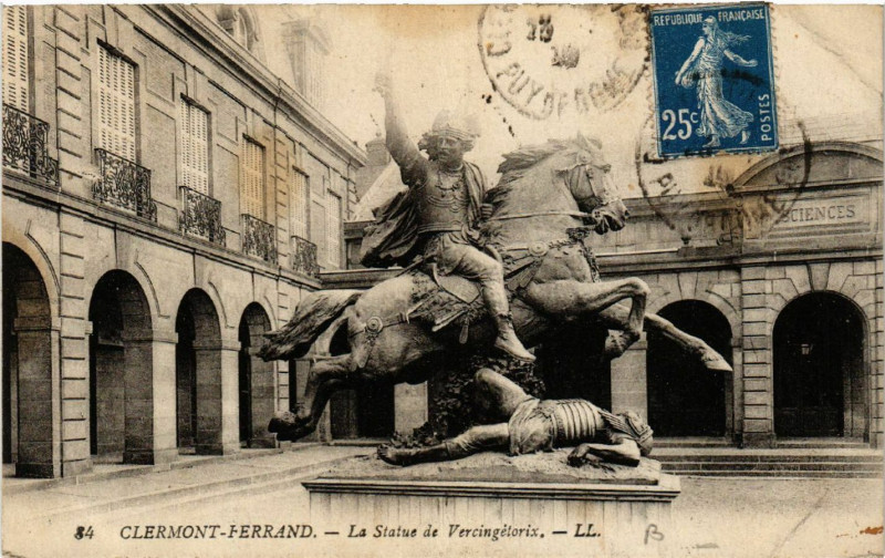 Carte postale ancienne Clermont-Ferrand La Statue de Vercingetorix à Clermont-Ferrand