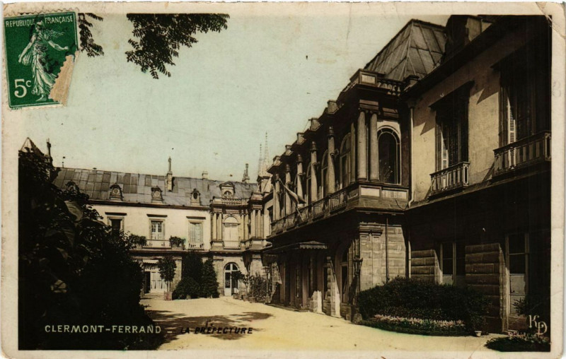 Carte postale ancienne Clermont-Ferrand La Prefecture à Clermont-Ferrand