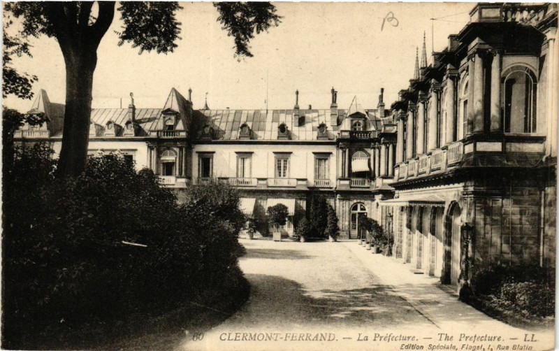 Carte postale ancienne Clermont-Ferrand La Prefecture à Clermont-Ferrand