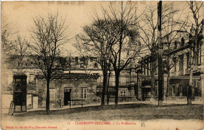 Carte postale ancienne Clermont-Ferrand La Prefecture à Clermont-Ferrand